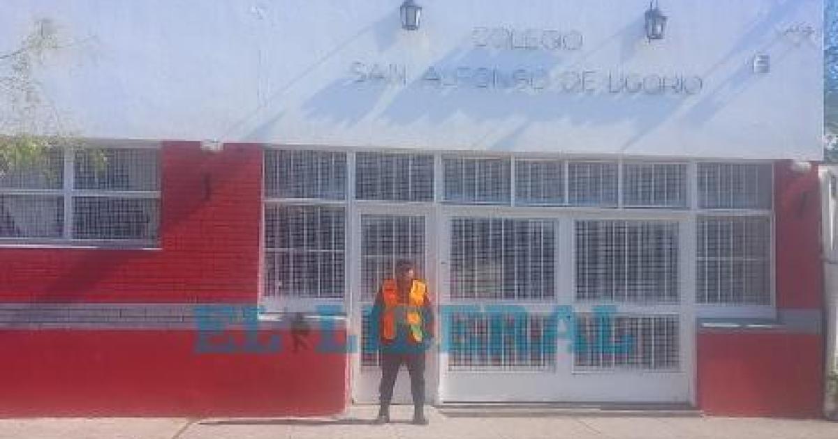El ingreso a la escuela se encuentra custodiado