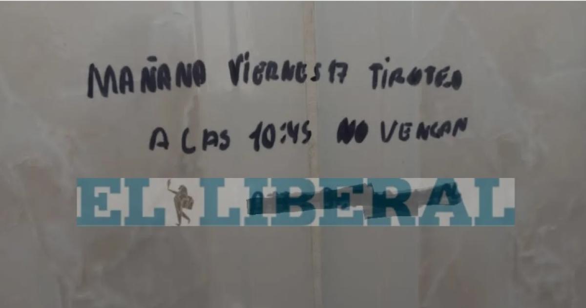 Alerta en escuelas santiaguentildeas por amenazas de tiroteos- investigan muacuteltiples casos