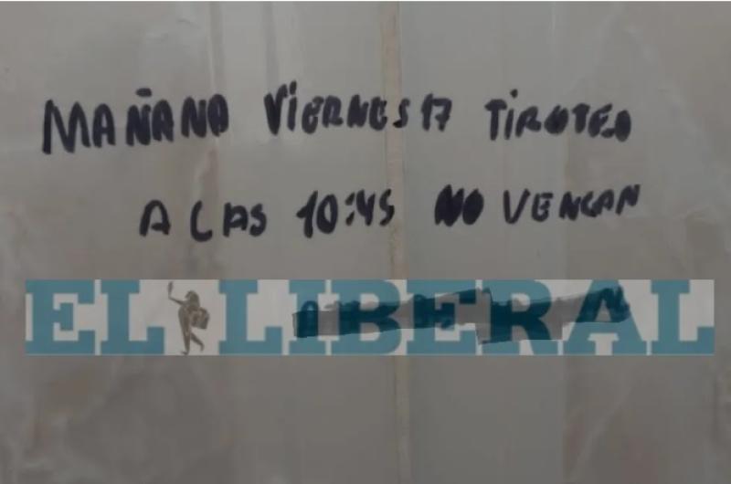 Alerta en escuelas santiaguentildeas por amenazas de tiroteos- investigan muacuteltiples casos
