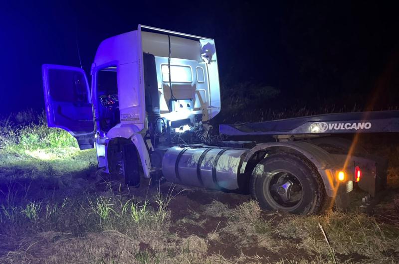 Un camioacuten se despistoacute en la ruta 34 y el traacutensito estaacute demorado
