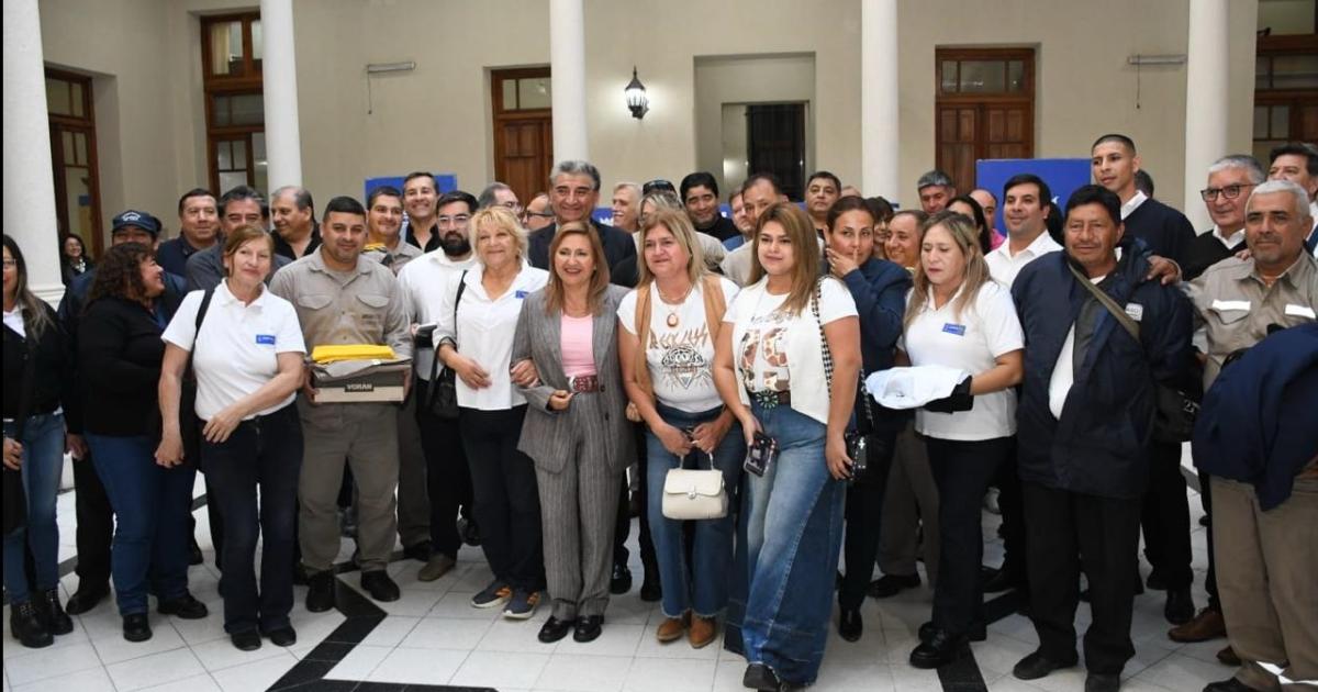 Equipan con uniformes a personal de Calidad de Vida