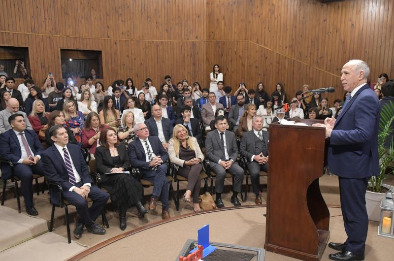 LORENZETTI PRESENTOacute EL LIDERAZGO DEL CAOS