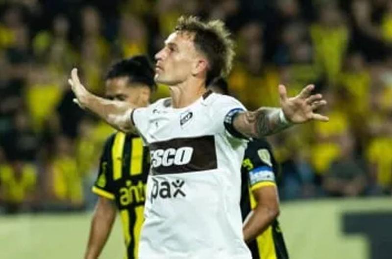 Platense jugoacute en gran forma y vencioacute a Pentildearol