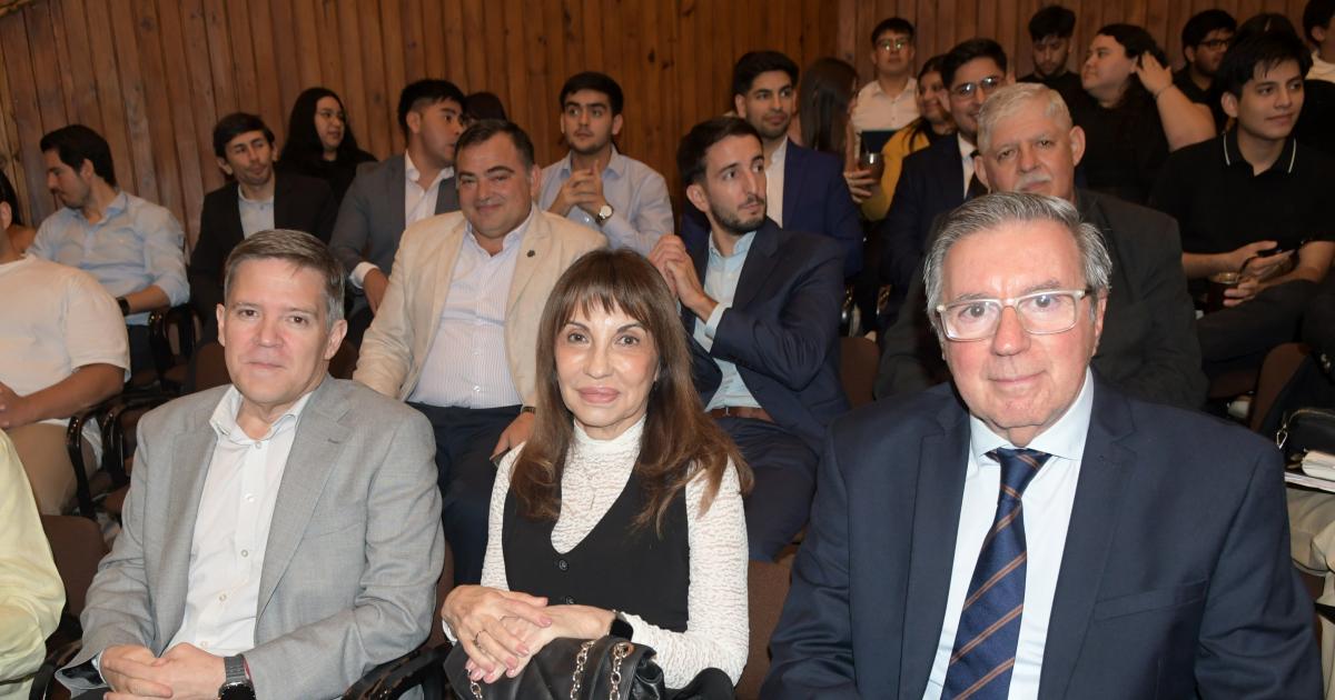 LORENZETTI PRESENTOacute EL LIDERAZGO DEL CAOS