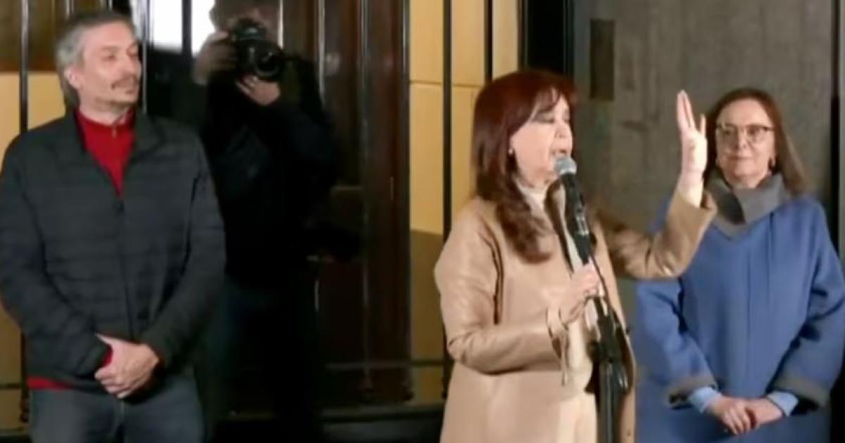  Cristina Fern�ndez de Kirchner y su hijo M�ximo Kirchner - Foto- La Nación