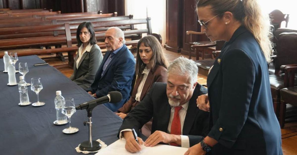 Santiago y Tucumaacuten firman acuerdo sobre gestioacuten judicial