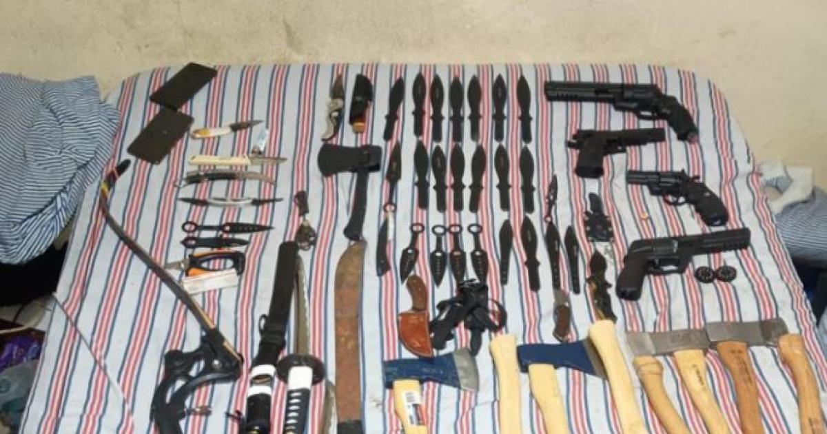 Escaacutendalo- lo imputaron por amenazas y le secuestraron un arsenal en su domicilio