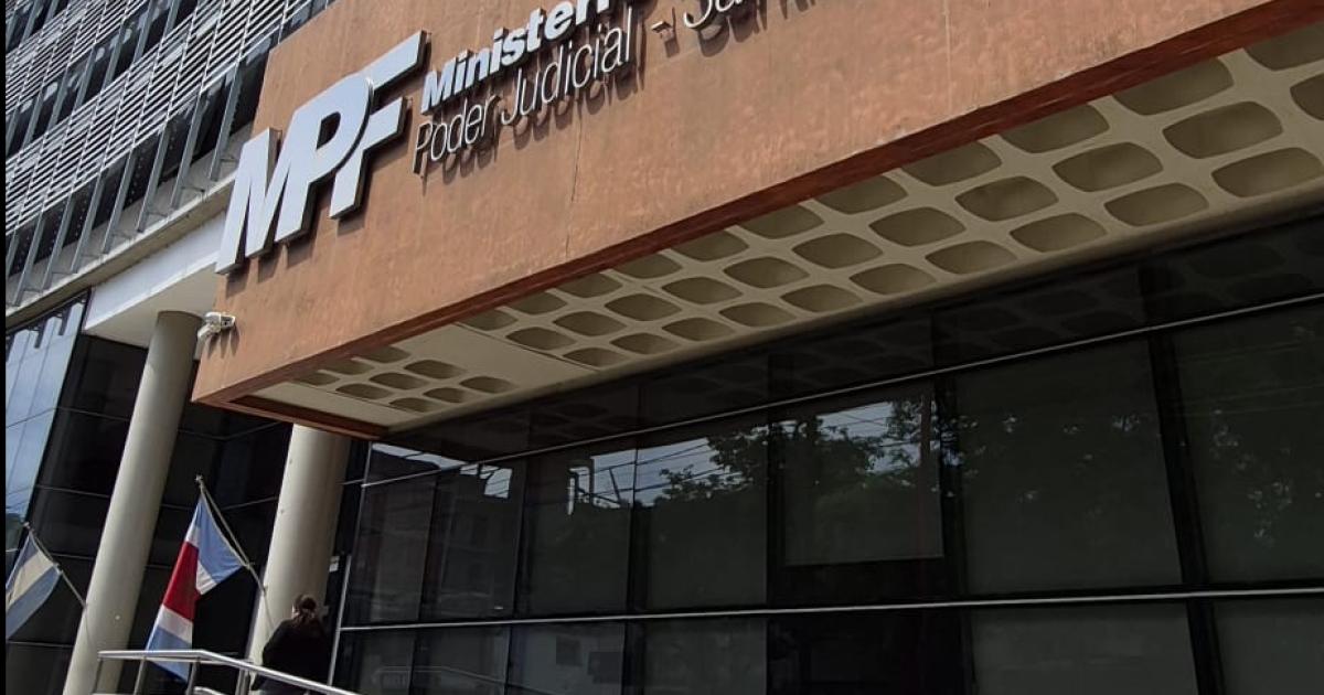 Denuncian a excomisionado por desviacuteo de maacutes de  100 millones de viviendas sociales fantasmas