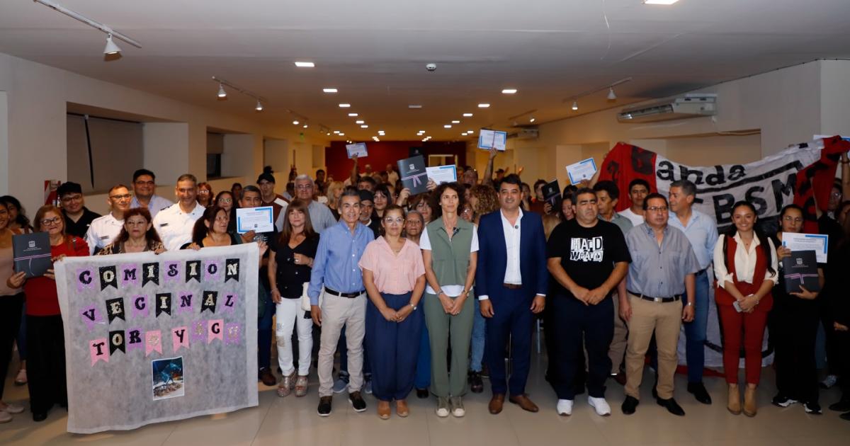 Entregaron personeriacuteas juriacutedicas a comisiones vecinales y barriales