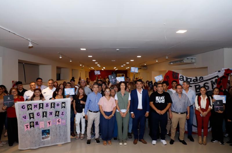 Entregaron personeriacuteas juriacutedicas a comisiones vecinales y barriales