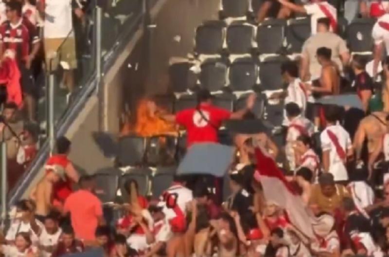 Fuego en la platea Centenario Alta lindera con la tribuna San Martín