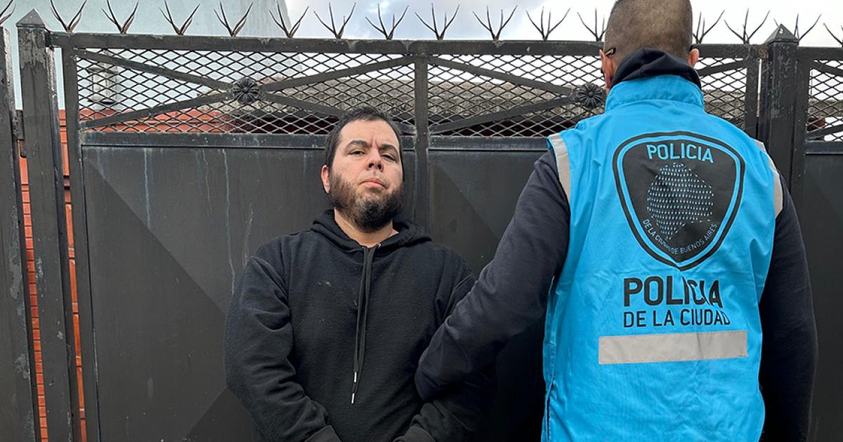 Ayudado por la barra de Merlo la trama del peluquero santiaguentildeo asesino