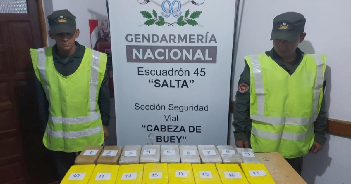 Ruta 9 y 34-  hallan maacutes de 18 kilos de cocaiacutena ocultos en el bantildeo de un oacutemnibus y en los bolsos de dos mujeres