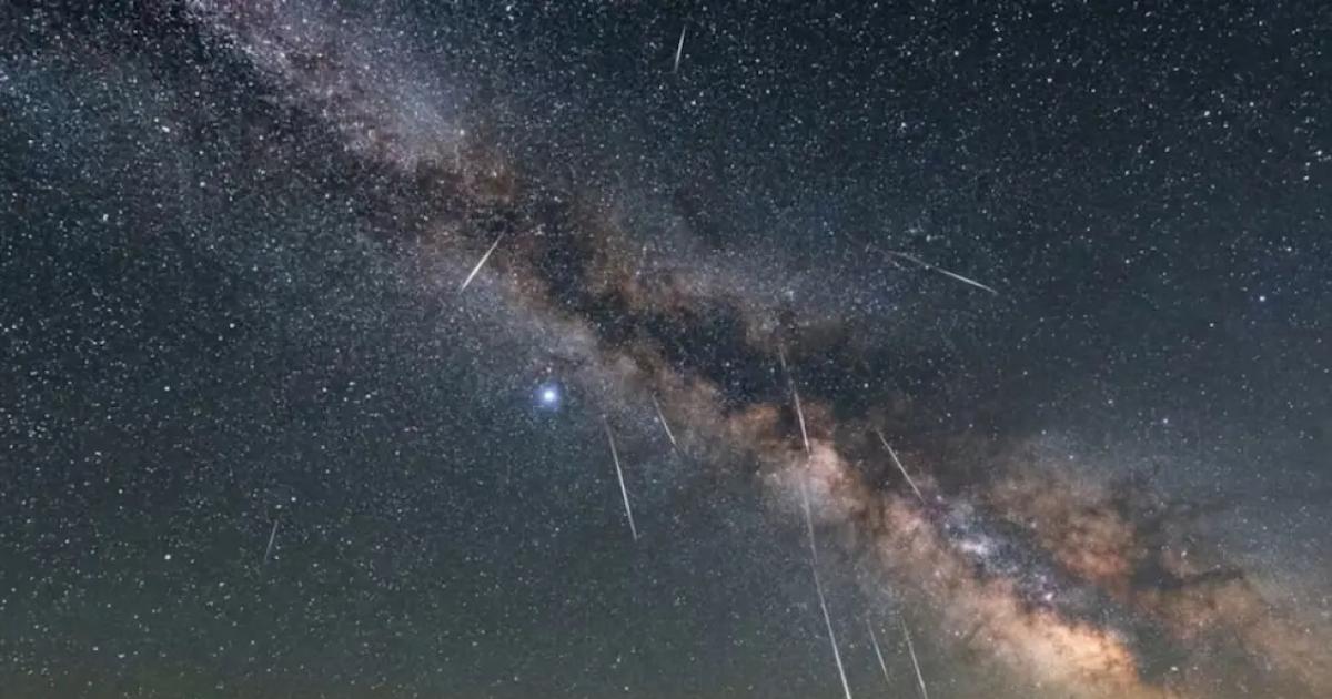Show de estrellas fugaces- cu�ndo ser� la lluvia de meteoros Líridas 2026 que iluminar� el cielo argentino (La Voz)