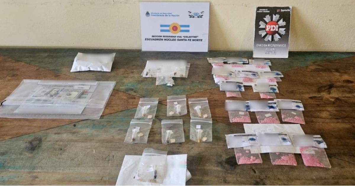 Viajaban en una camioneta con tusi anfetaminas y eacutextasis- cuatro hombres y una mujer detenidos