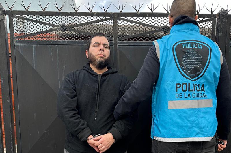 Ayudado por la barra de Merlo la trama del peluquero santiaguentildeo asesino