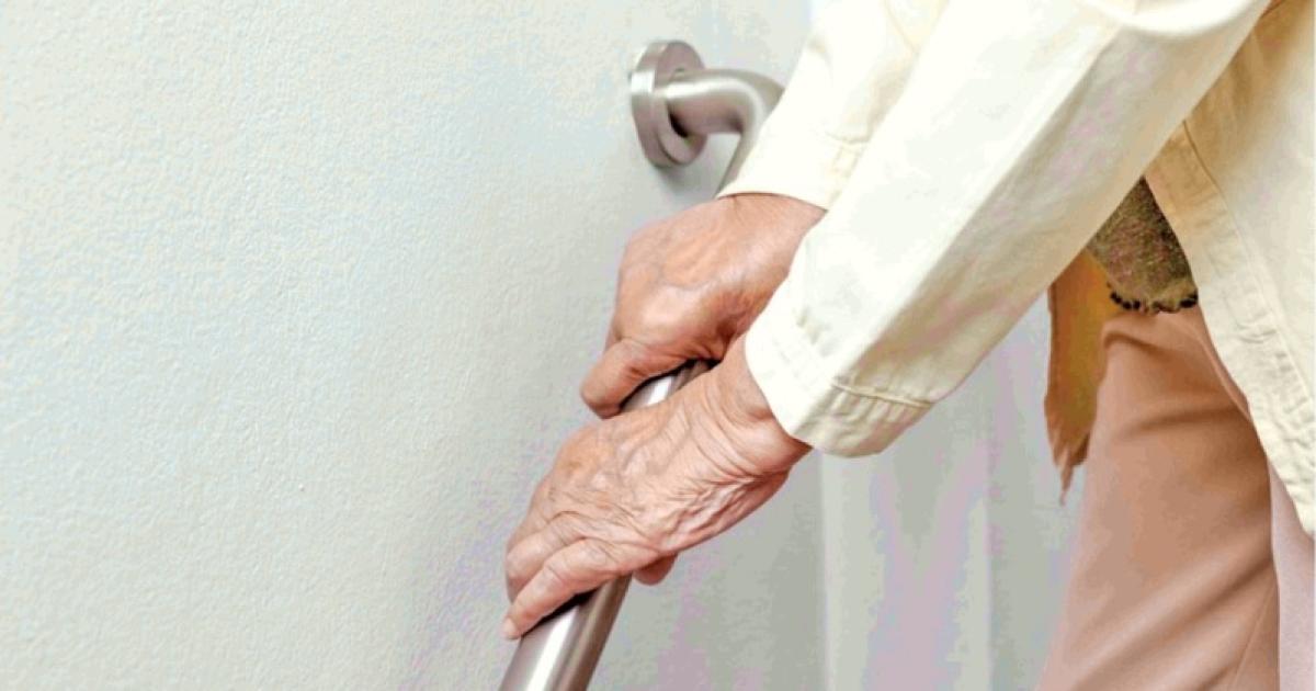 El 56-en-porciento- de los accidentes de adultos mayores ocurre en el hogar y alertan sobre riesgos evitables