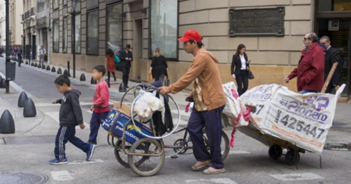 Pobreza infantil- maacutes del 50-en-porciento- de los nintildeos argentinos son pobres seguacuten la UCA