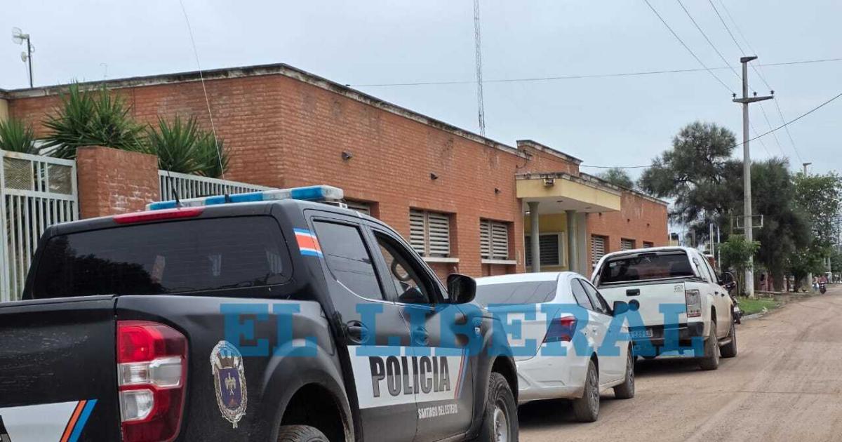 Una docente descubrió al menor tras el tapial y alertó a las autoridades (Quimilí) - Foto- EL LIBERAL