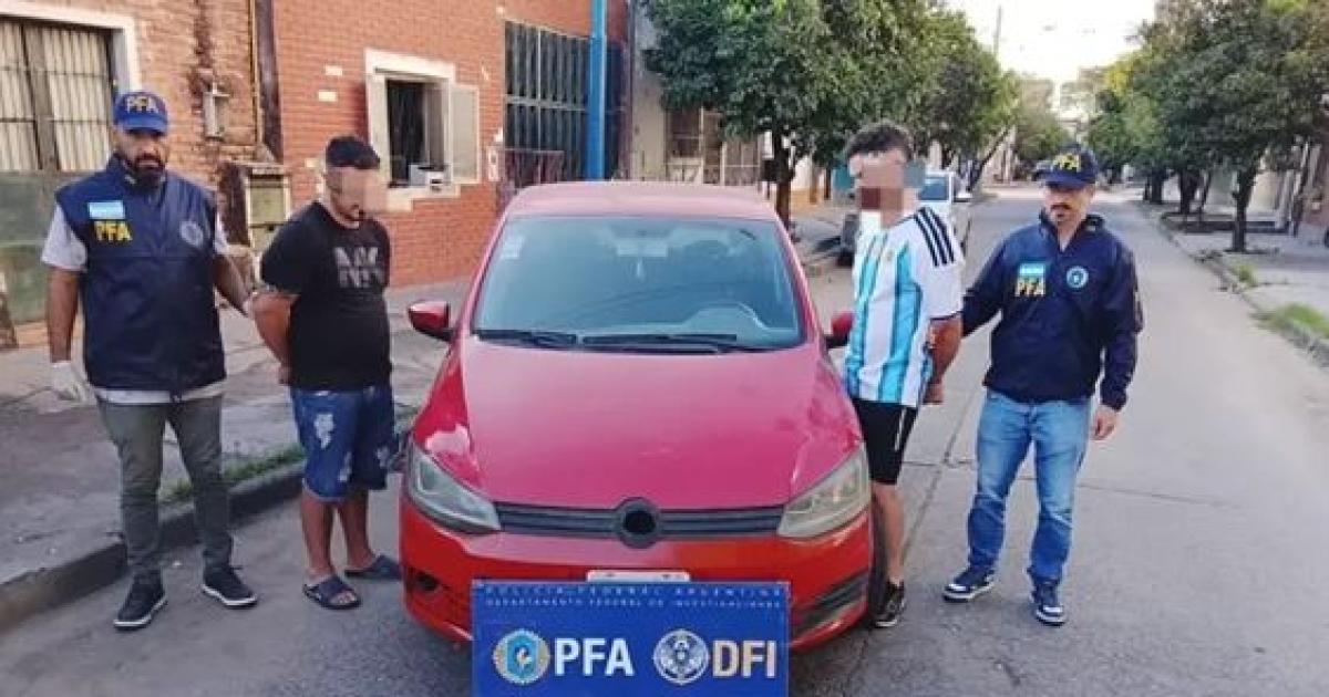 Detienen a dos personas con 13 kilos de marihuana - Foto- El Ocho