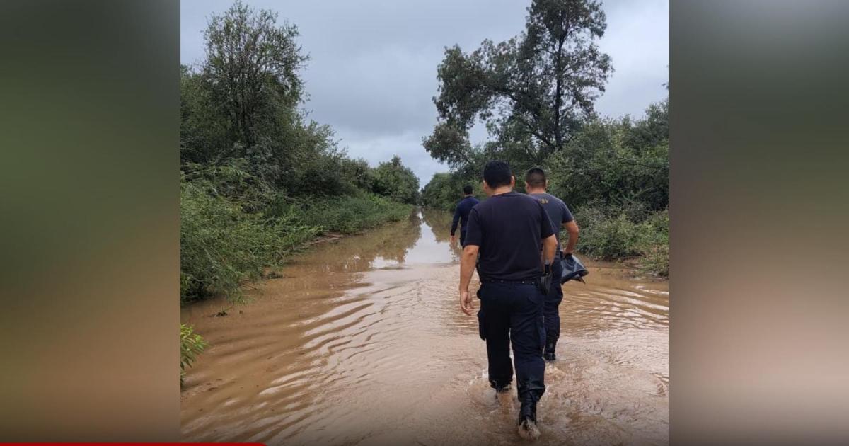 Monte Quemado- policiacuteas caminaron 10 kiloacutemetros para asistir a un hombre aislado