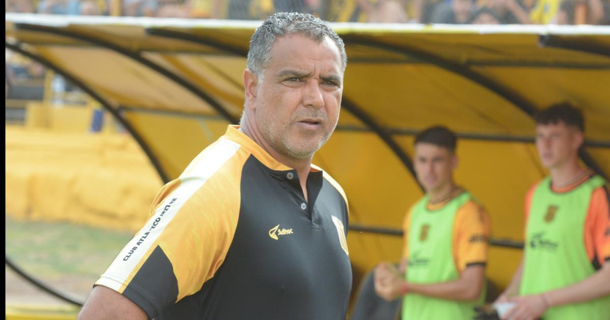 EXPECTATIVA Cristian Mazzón tomó las riendas tras la salida de Carlos Mayor y ser� el DT de Mitre por lo que resta de la Primera Nacional