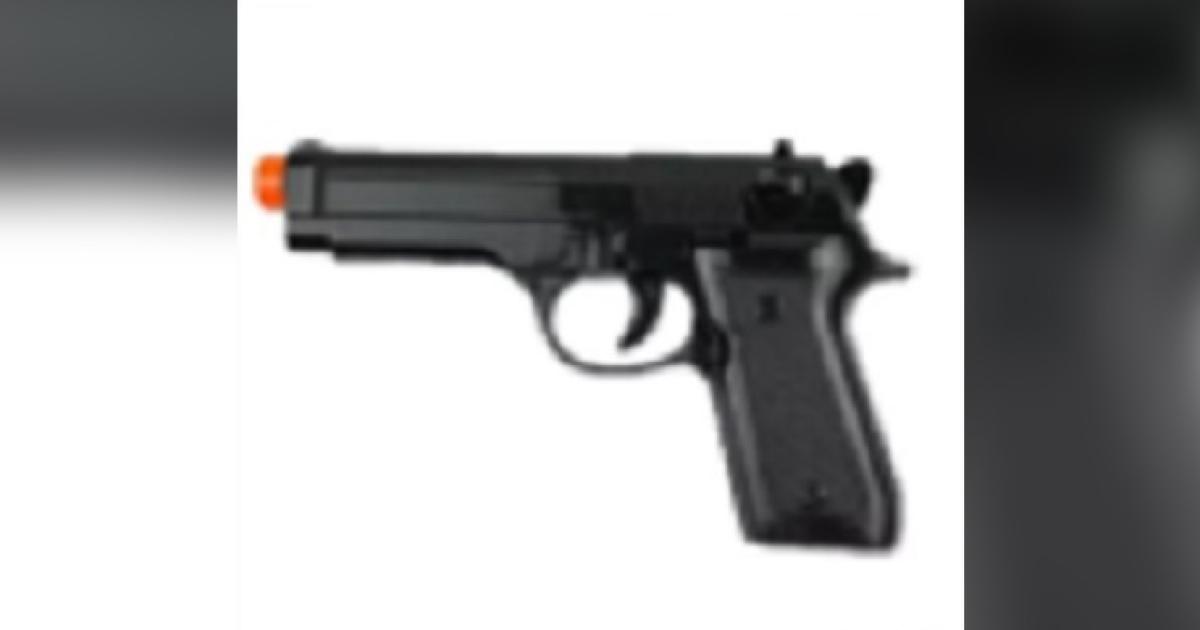 Una nena llevoacute un arma de juguete al jardiacuten y generoacute preocupacioacuten en Pinto