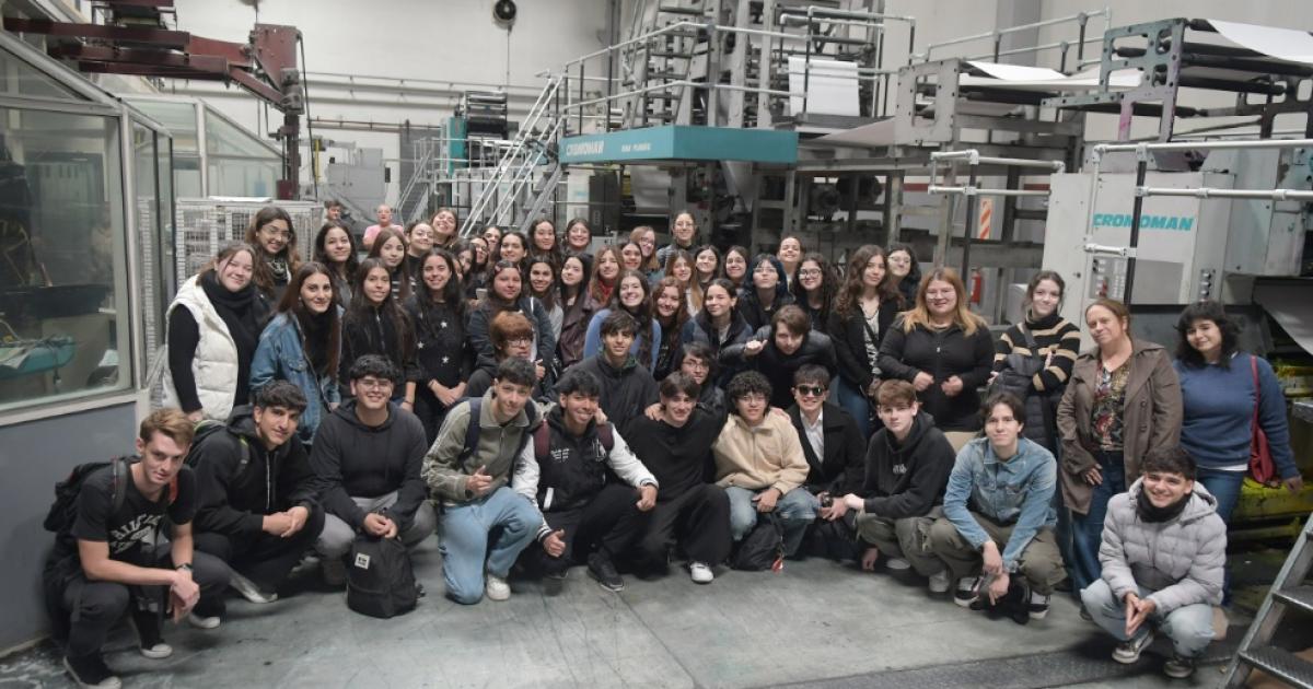 Con la visita de 60 alumnos de la Carrera Licenciatura en Comunicación Social de la Universidad Católica de Santiago del Estero (UCSE) quedó habilitado en este nuevo ciclo lectivo el período de visitas guiadas del diario EL LIBERAL