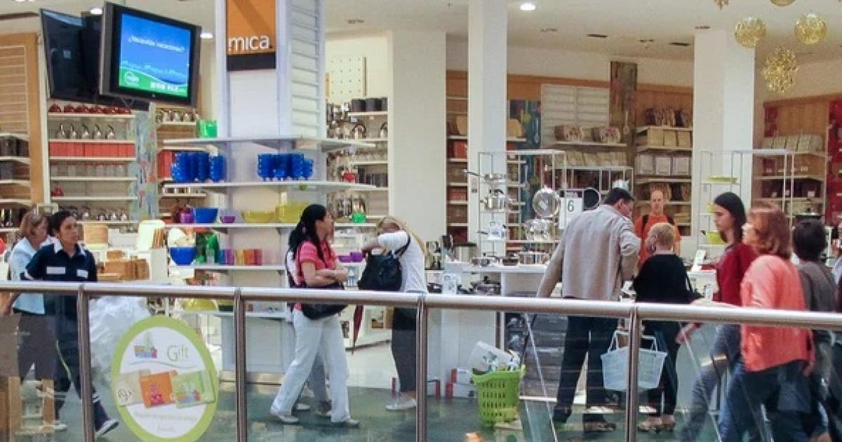 El consumo de hogares en bienes y servicios finales dio negativo en marzo