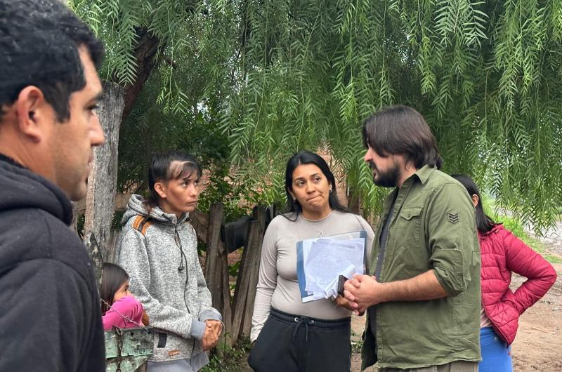 Municipio y Defensa Civil asisten a sesenta familias en Monte Quemado