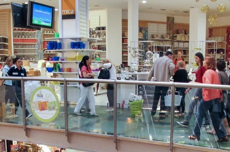 El consumo de hogares en bienes y servicios finales dio negativo en marzo