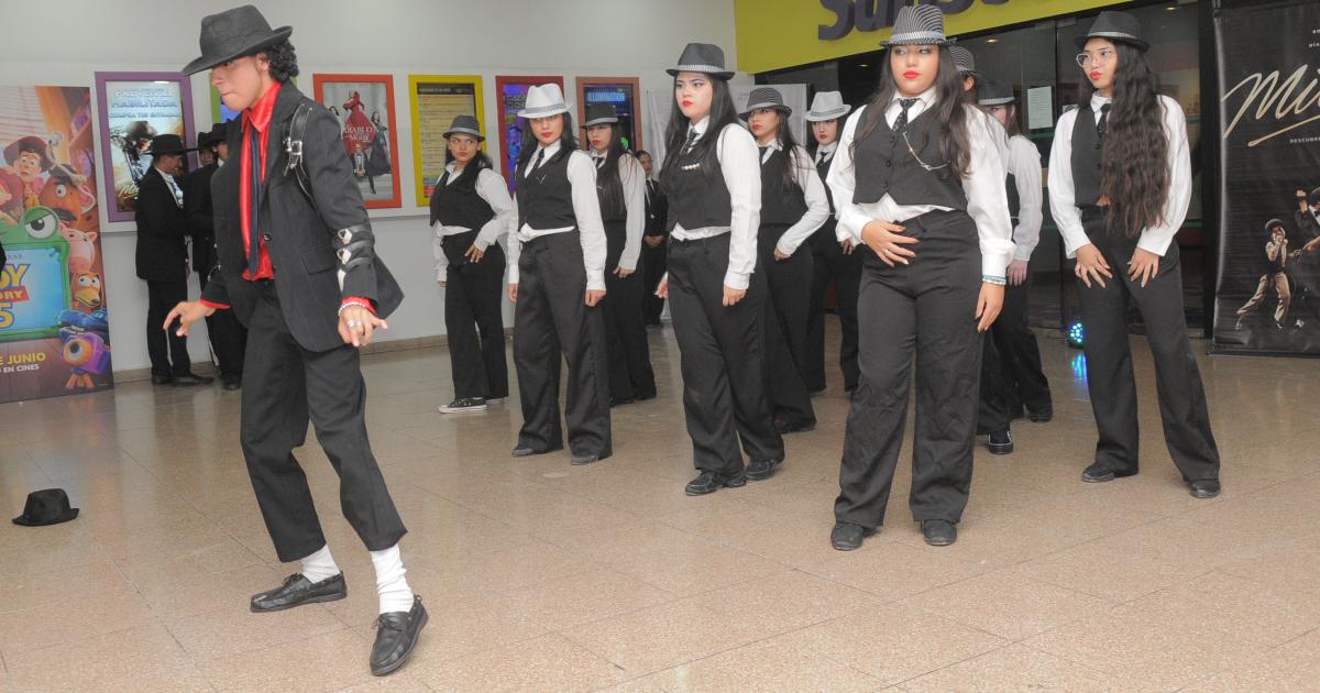 LOS FANS DE MICHAEL JACKSON COPARON EL CINE