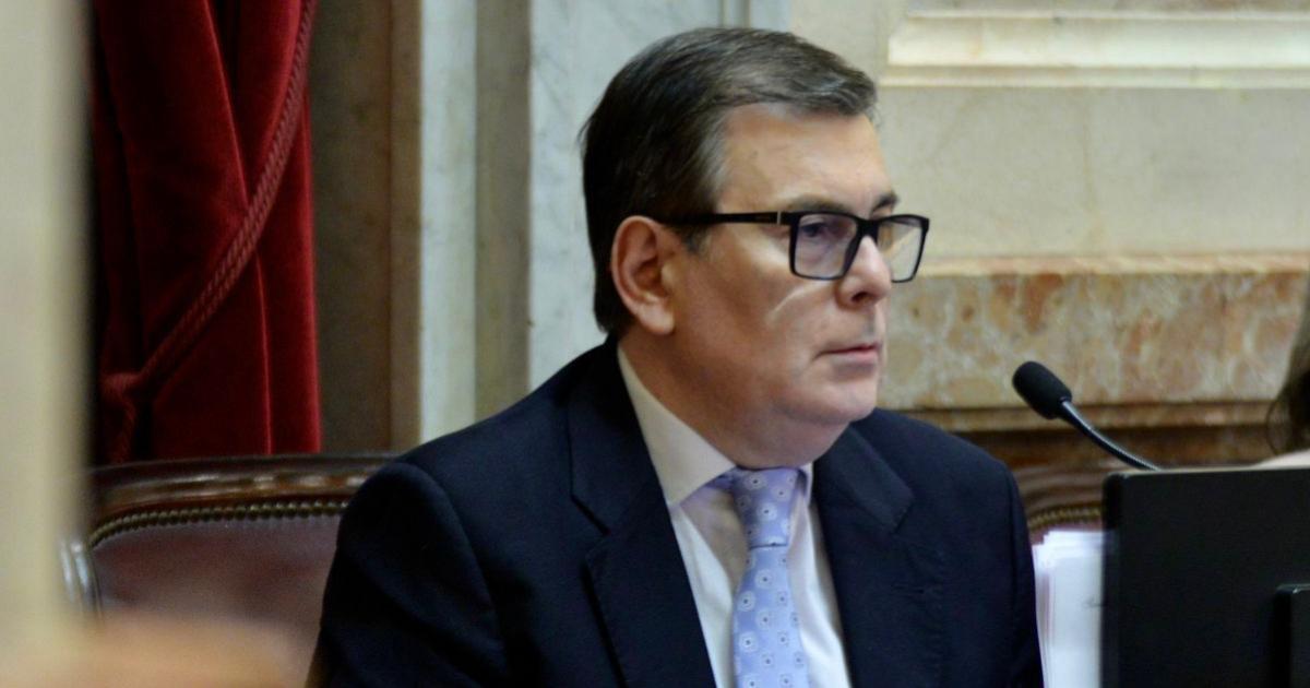 El senador Gerardo Zamora presentoacute un proyecto de ley para prevenir la ludopatiacutea infantil