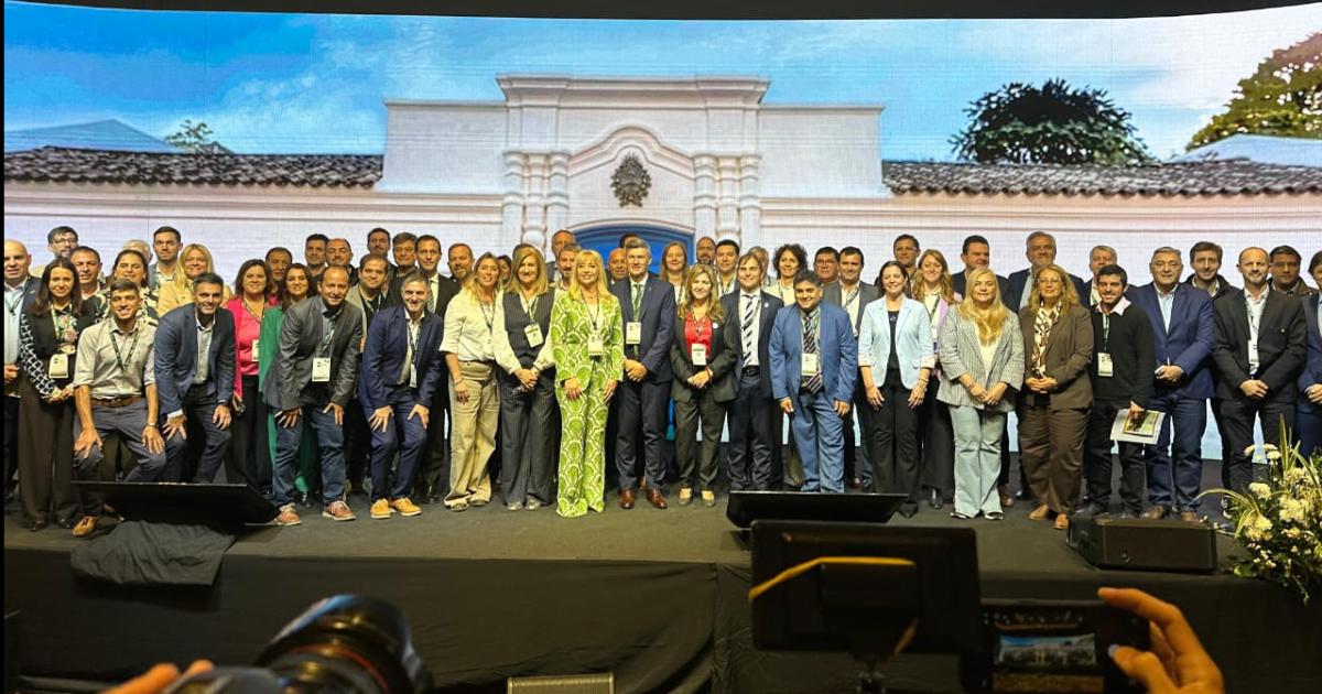 Nediani participoacute de la Asamblea Nacional de Intendentes por el Cambio Climaacutetico