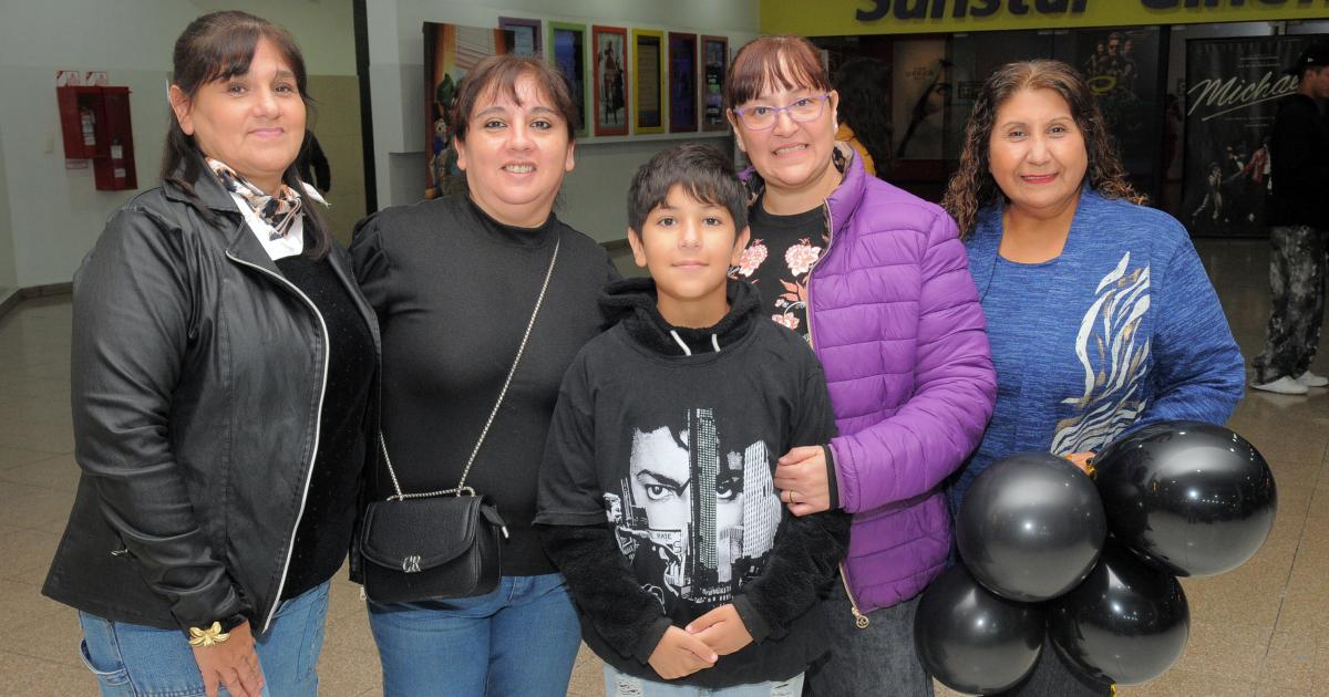 LOS FANS DE MICHAEL JACKSON COPARON EL CINE