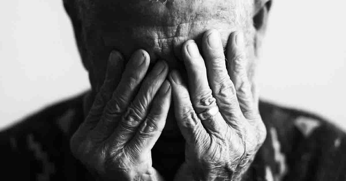 Un septuagenario recibioacute despiadada golpiza por parte de su sobrino