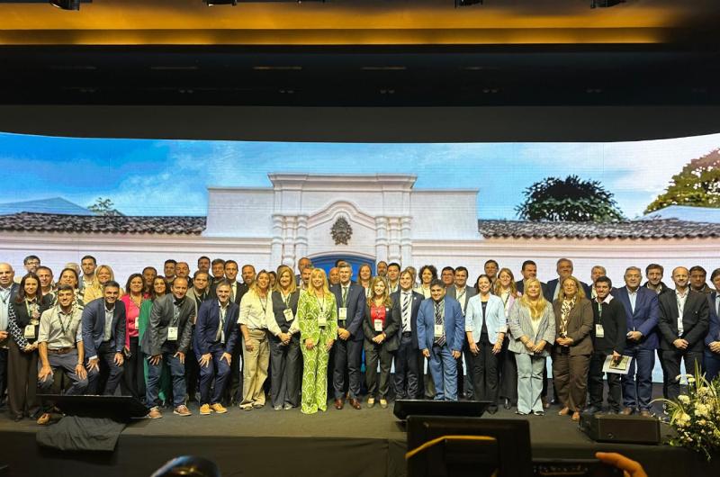 Nediani participoacute de la Asamblea Nacional de Intendentes por el Cambio Climaacutetico