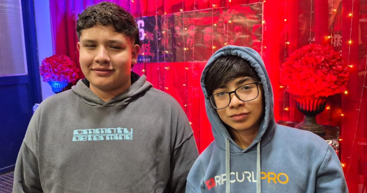 Multitudinaria presentacioacuten de camperas del Colegio San Joseacute en Quimsa