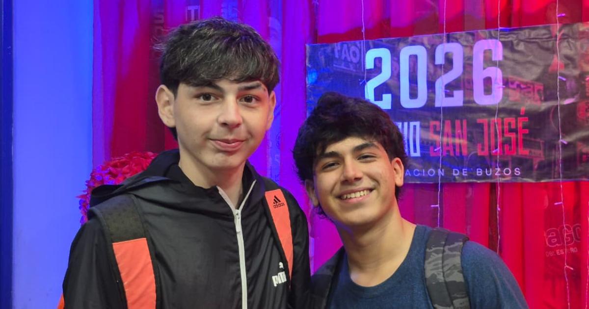 Multitudinaria presentacioacuten de camperas del Colegio San Joseacute en Quimsa