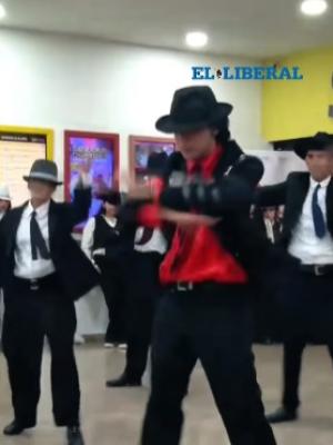 Furor en Santiago por Michael Jackson- baile emocioacuten y fanatismo en el estreno de su biopic