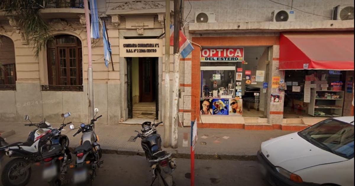 Policiacutea a la pintildeas con peatoacuten en plena calle tras un incidente vial