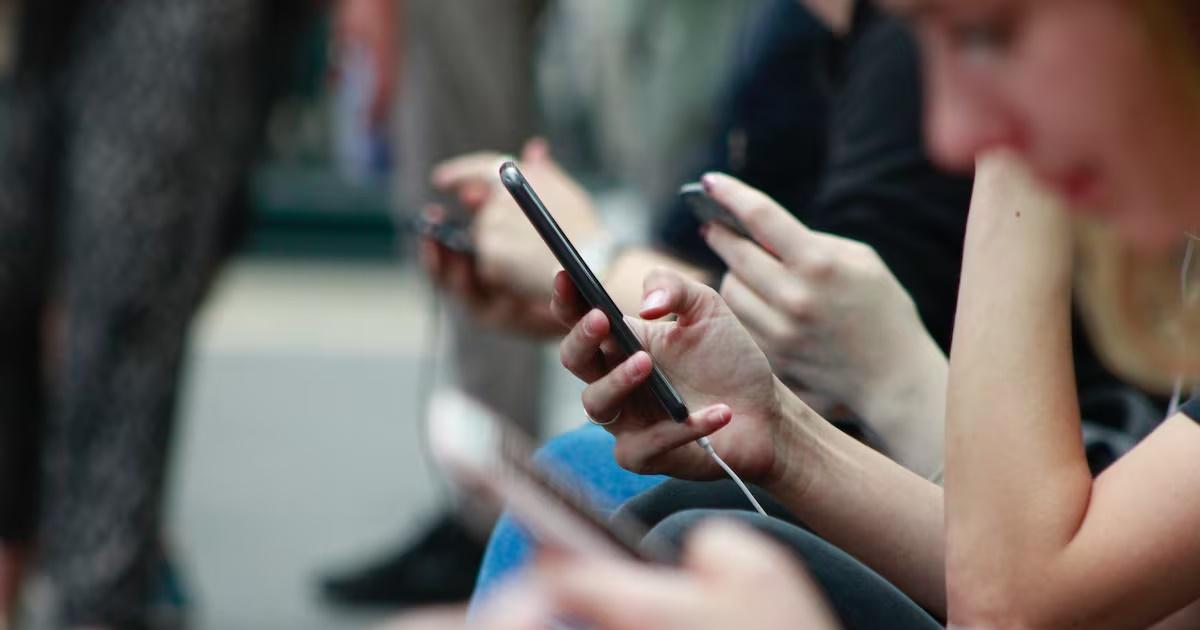 ALARMA La realidad de nuestros hijos se mueve en una caja negra digital oculta bajo el velo de la intimidad