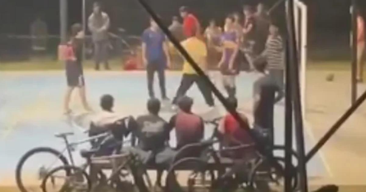 De terror- un partido de fuacutetbol infantil terminoacute con un hombre baleado en una pierna