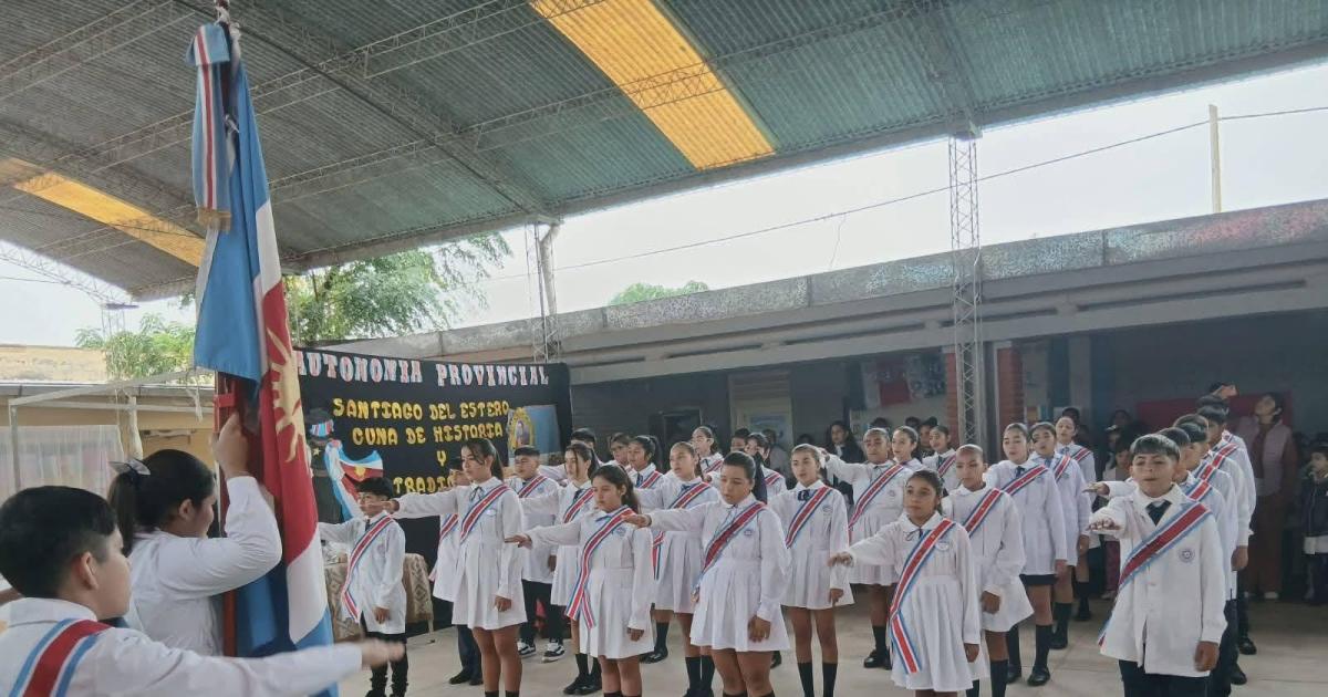 La Escuela Nordm 60 vivioacute a pleno el Diacutea de la Autonomiacutea Provincial