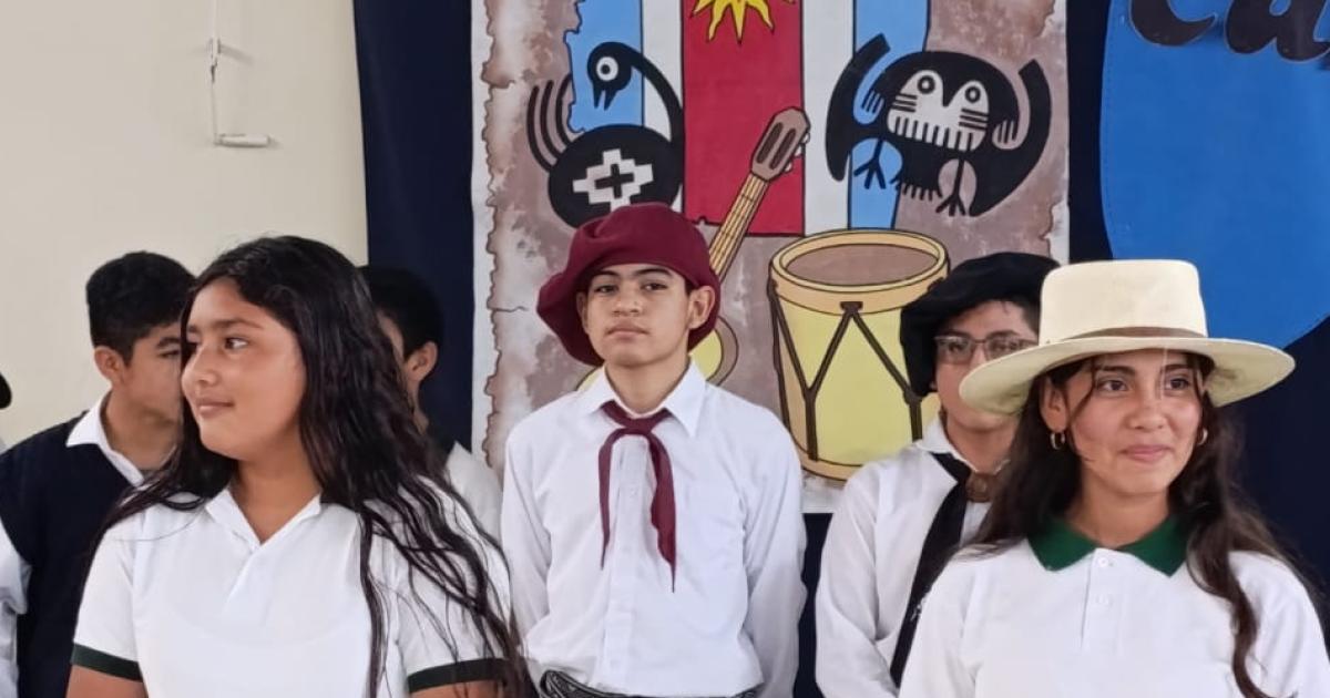 Emotivo acto por la Autonomiacutea Provincial en el Agrupamiento 86125