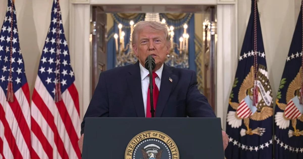 Trump admite que eacutel demoroacute su salida del saloacuten tras el ataque