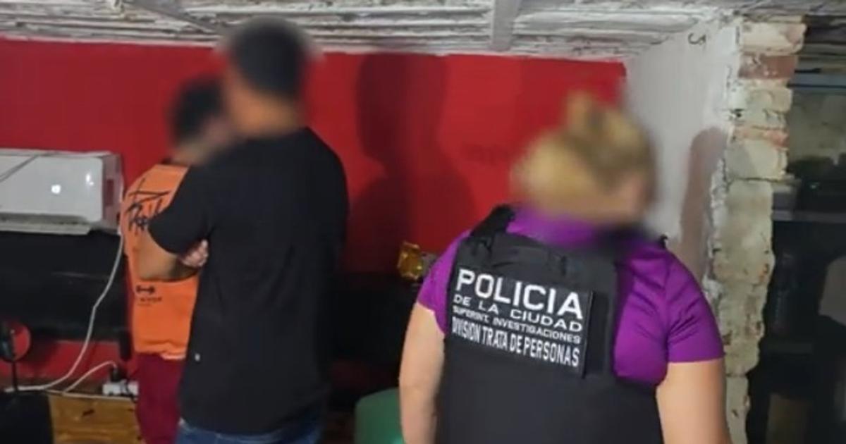 Allanaron una barberiacutea en la que se ocultaba un prostiacutebulo