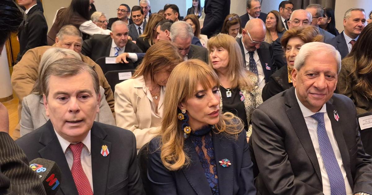 Galeriacutea de fotos- destacadas presencias en la apertura de sesiones en la Legislatura