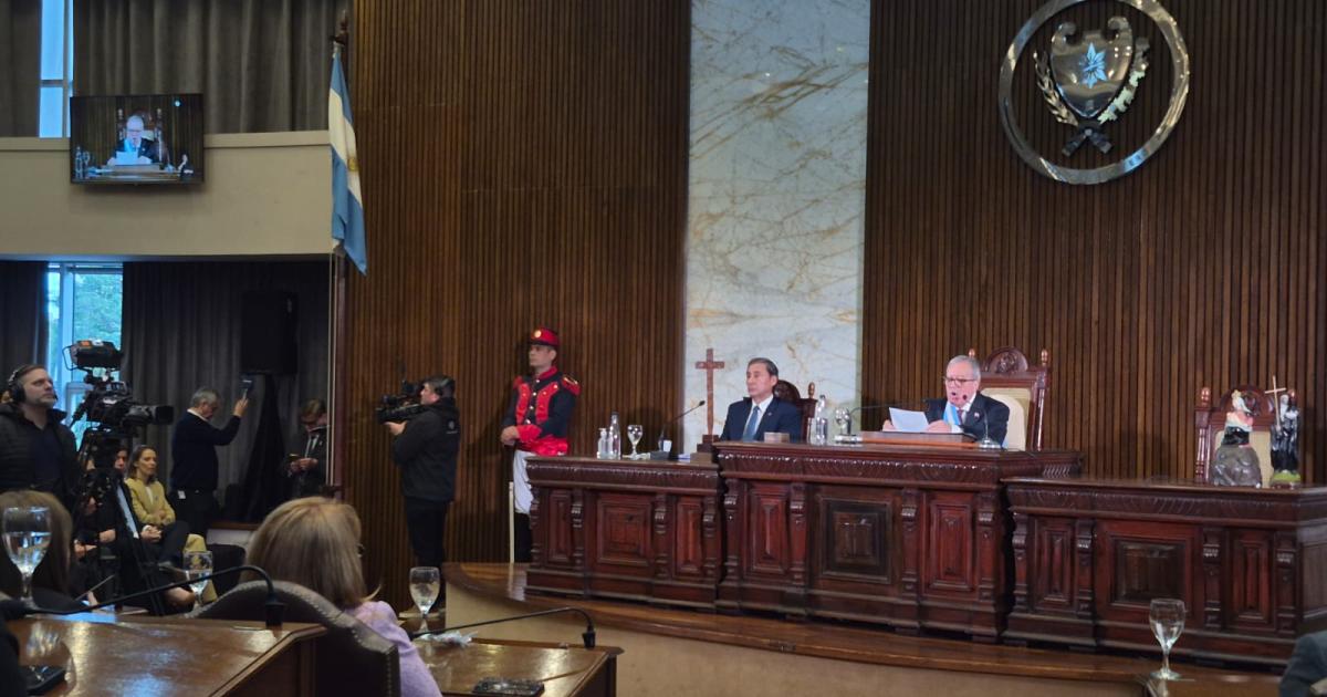 Suaacuterez- Santiago supo levantarse y cuidar lo construido