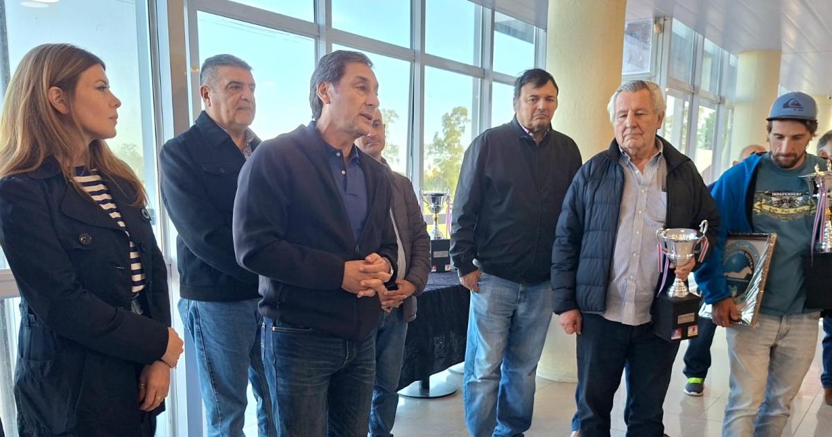 Silva Neder participoacute de la premiacioacuten del principal claacutesico del turf santiaguentildeo